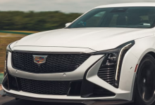 我们在 VIR 试驾了 2025 款凯迪拉克 CT5-V Blackwing 的全新赛道套件